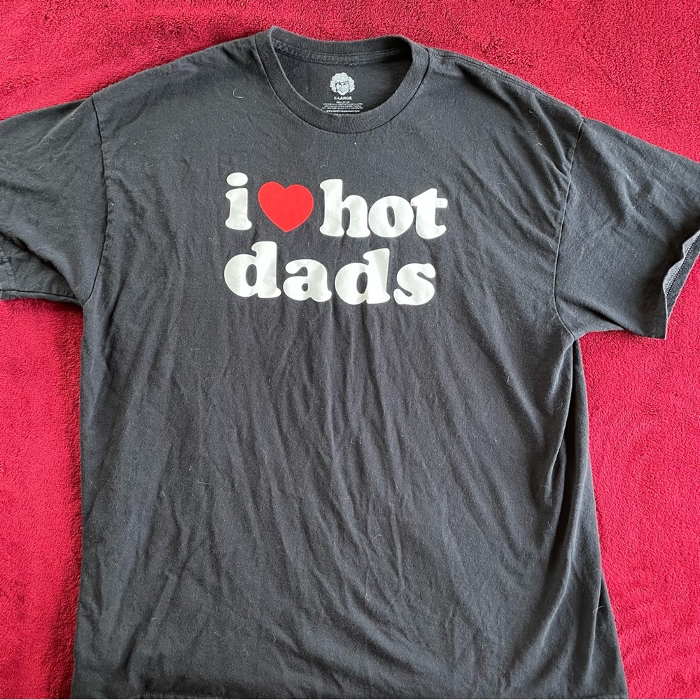 I ❤️ Hot Dads Shirt